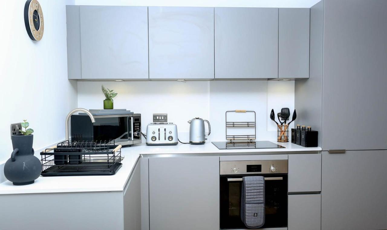Snuggle Inn - Riverside Apartments - Views Over Looking London River Thames, Close To O2 Arena, London Excel, London City Airport, Thames Clipper- River Boat Service, Woolwich Ferry, Onsite Parking, Twin Room Option Available Экстерьер фото