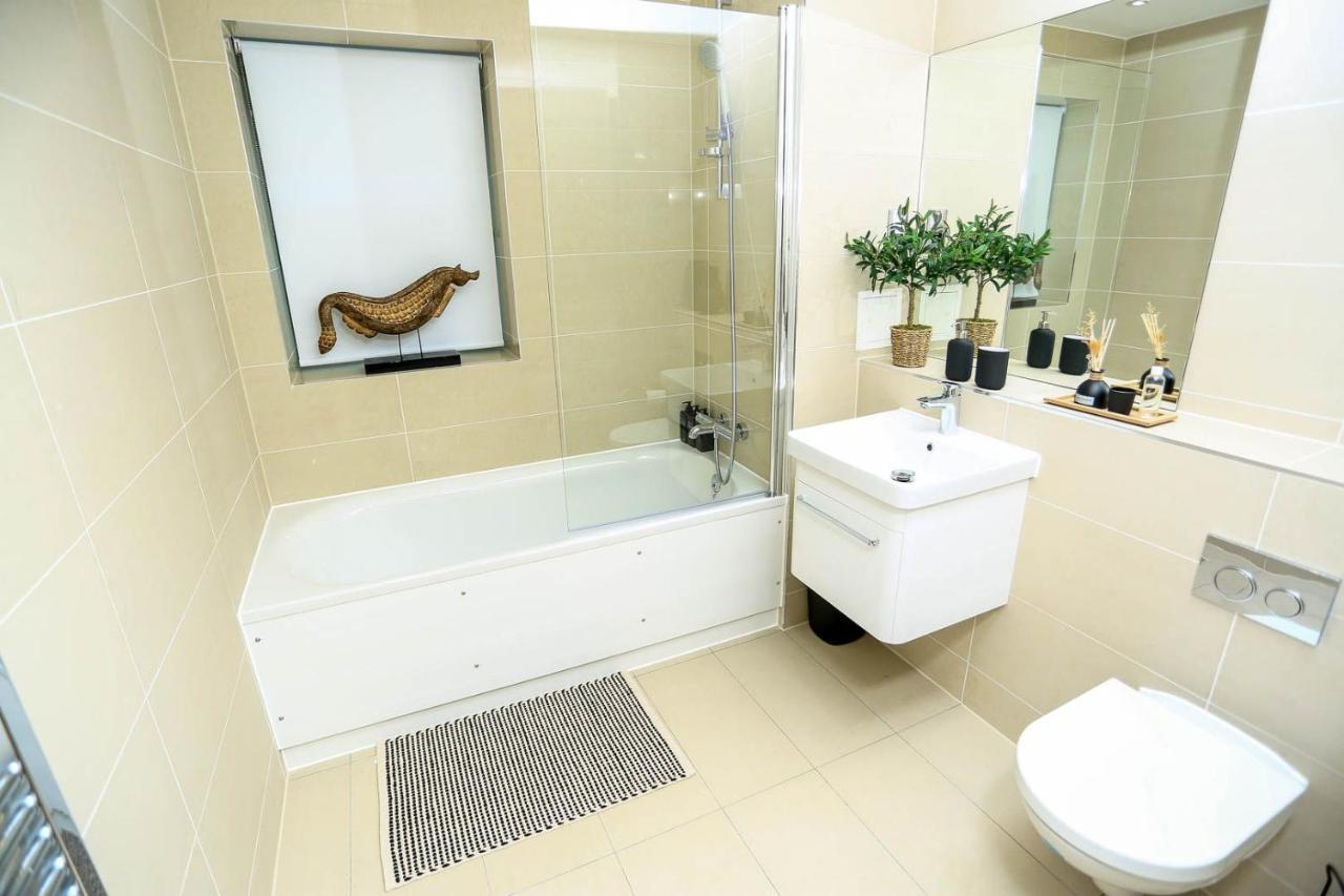 Snuggle Inn - Riverside Apartments - Views Over Looking London River Thames, Close To O2 Arena, London Excel, London City Airport, Thames Clipper- River Boat Service, Woolwich Ferry, Onsite Parking, Twin Room Option Available Экстерьер фото
