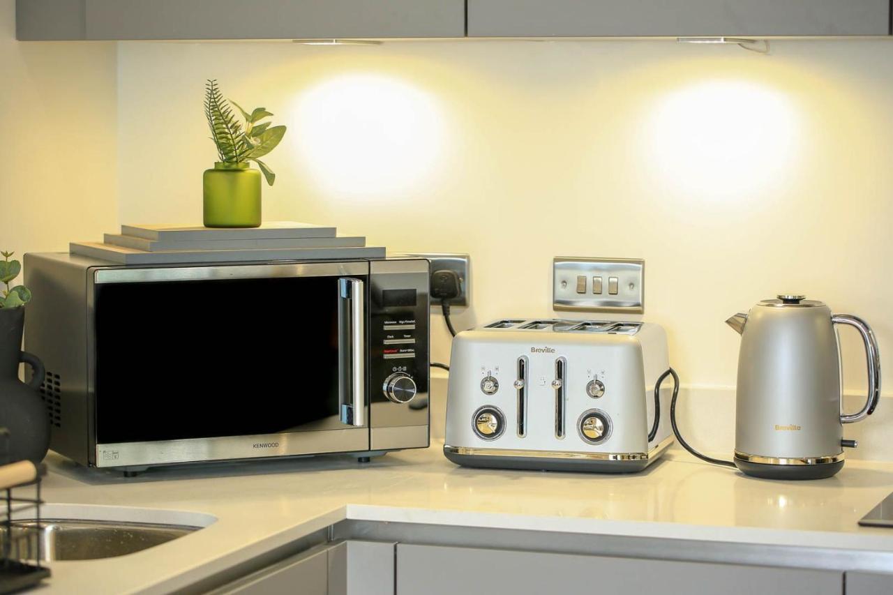 Snuggle Inn - Riverside Apartments - Views Over Looking London River Thames, Close To O2 Arena, London Excel, London City Airport, Thames Clipper- River Boat Service, Woolwich Ferry, Onsite Parking, Twin Room Option Available Экстерьер фото