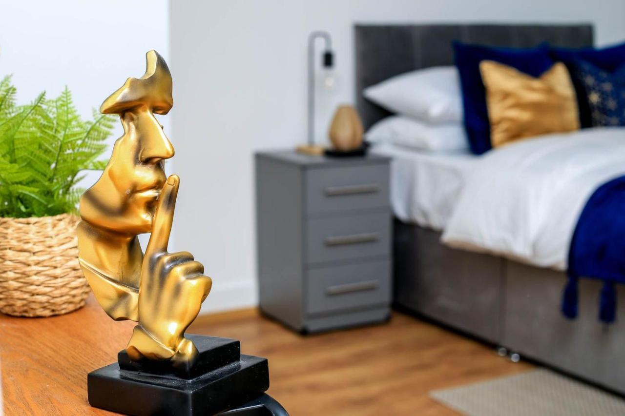 Snuggle Inn - Riverside Apartments - Views Over Looking London River Thames, Close To O2 Arena, London Excel, London City Airport, Thames Clipper- River Boat Service, Woolwich Ferry, Onsite Parking, Twin Room Option Available Экстерьер фото